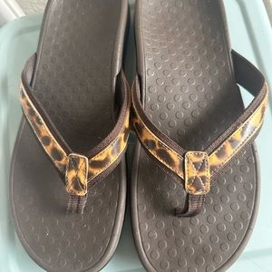 VIONIC Flipflops.  Brown cheetah print. Great used condition